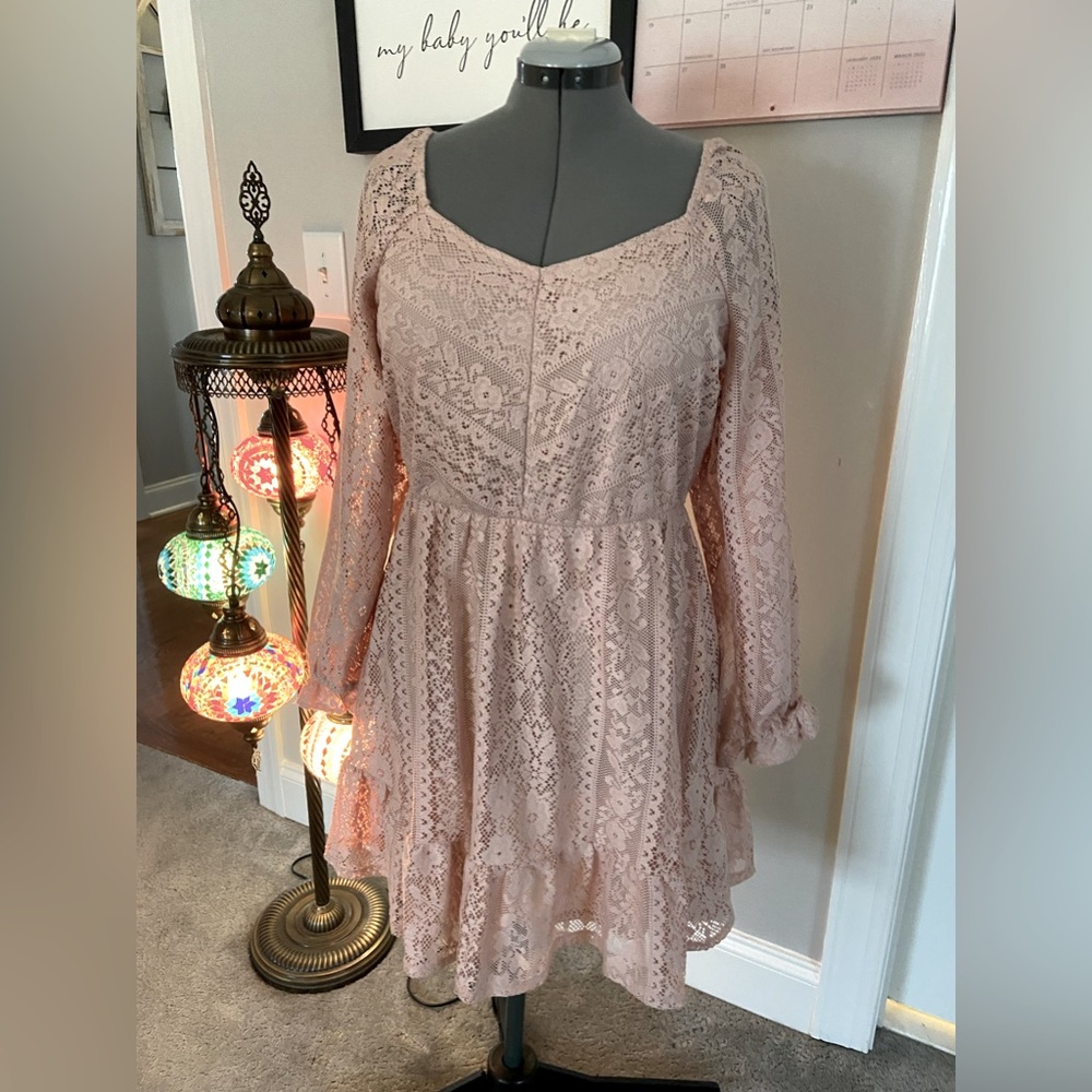 Lauren Conrad - Light Pink Lace 3/4 Length Sleeve Ruffle Dress size Large